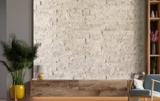 Kamień na ścianę do salonu i przedpokoju trawertyn łupany Ivory